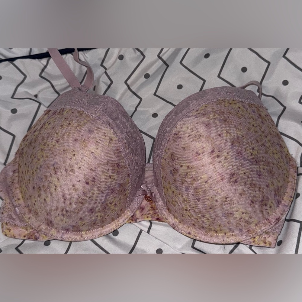 Victoria's Secret Floral Lace Bra in Soft Purple